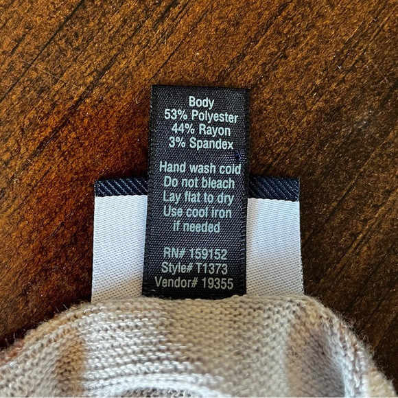 Buckle cold shoulder blouse “Daytrip” size M EUC! 🩷 - Picture 4 of 5